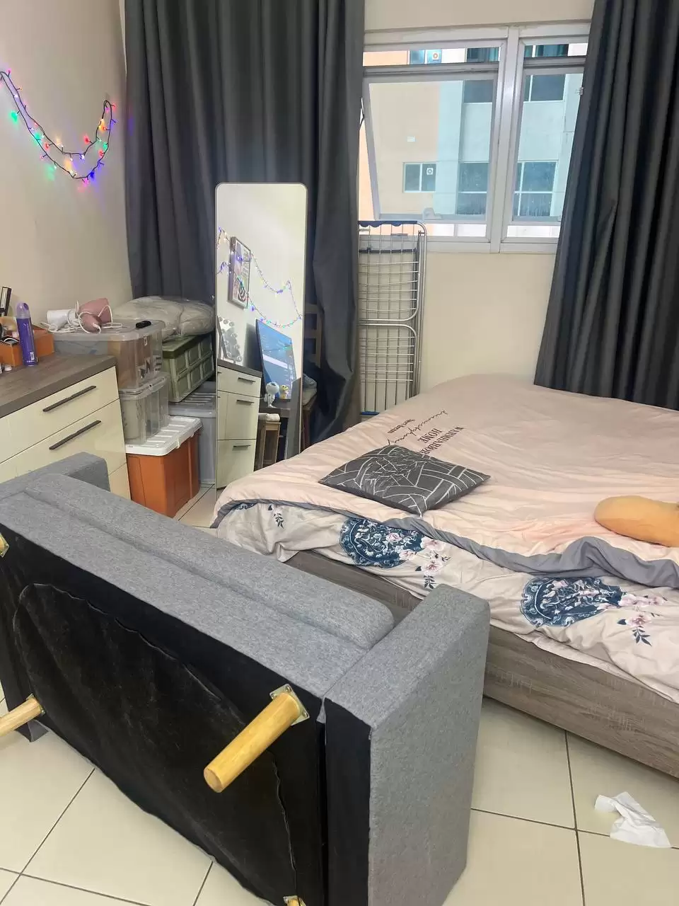 俄罗斯妹子人财两空，还在迪拜被狗推暴揍
