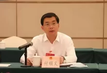 三河市廊坊市联合调查组通报“广告牌匾禁用红蓝黑底色”等问题,三河市委主要负责人被免职-好多瓜